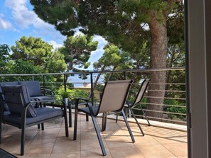 Balcony - House Pine Tree (Omis)