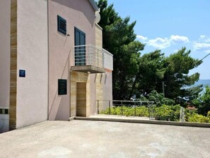 Building design - House Pine Tree (Omis)