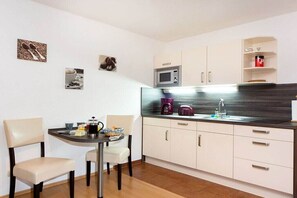 Fridge, microwave, stovetop, dishwasher - Holiday apartment with 1 bedroom (Zirkow)