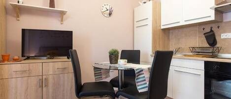 Studio (A1) | Private kitchen | Fridge, oven, stovetop, dishwasher