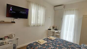 Room (S1) | Free WiFi