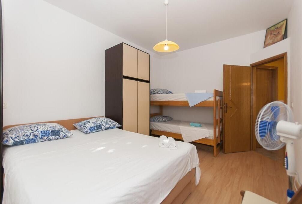 House | Iron/ironing board, free WiFi