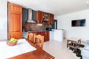 House | Private kitchen | Fridge, microwave, oven, stovetop - House Quattro (Lokvičići)