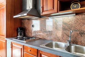 House | Private kitchen | Fridge, microwave, oven, stovetop - House Quattro (Lokvičići)