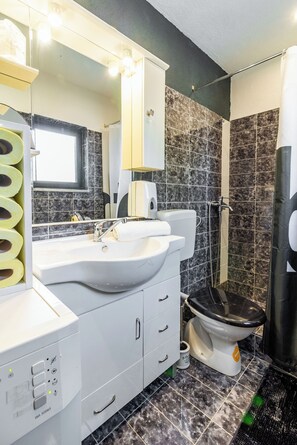 House | Bathroom | Shower, towels - House Quattro (Lokvičići)