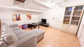 TV connectée, cheminée, espaces bureaux