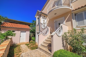 Building design - Apartments Villa Mala (Novi Vinodolski)