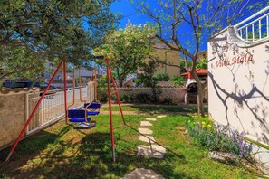BBQ/picnic Area - Apartments Villa Mala (Novi Vinodolski)