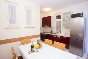 Apartment (A1) | Private kitchen | Fridge, microwave, oven, dishwasher - Apartment XXL Apartments (Split)