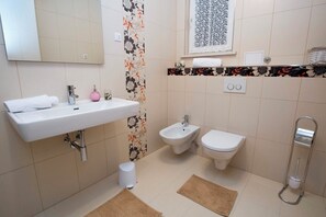 Apartemen (A1) | Kamar mandi | Shower