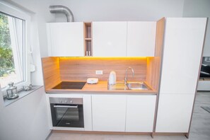 House | Private kitchen | Fridge, oven, stovetop, dishwasher - House Evermore 5 (Lovinac)