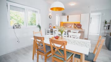 House | Private kitchen | Fridge, oven, stovetop, dishwasher