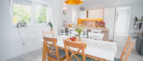 Casa | Cocina privada | Refrigerador, horno, parrilla de estufa y lavavajillas