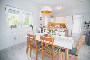 House | Private kitchen | Fridge, oven, stovetop, dishwasher - House Evermore 4 (Lovinac)