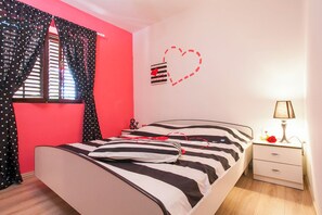 Iron/ironing board, free WiFi - Apartment Colorful (Smokvica)