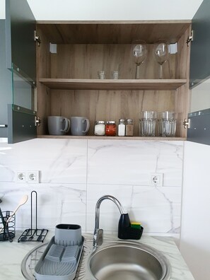 Apartment (A2) | Private kitchen | Mini-fridge - Apartments and Rooms Jengic (Vodice)