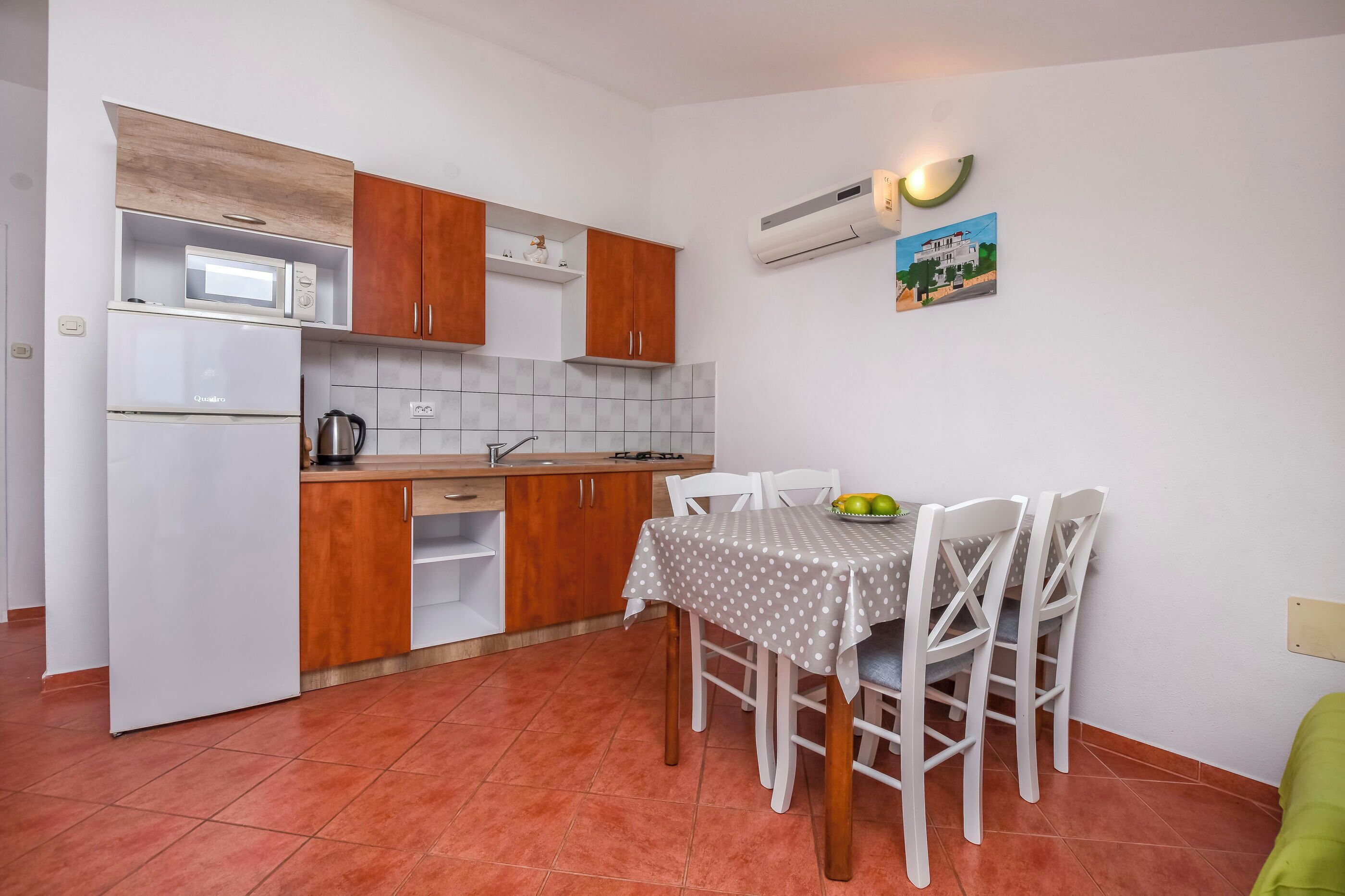 Appartamento (A3) | Cucina privata | Frigorifero, microonde, piano cottura, bollitore elettrico