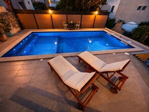 Outdoor pool, a heated pool, open open 24 hours, pool umbrellas - Apartments Jadranka (Rogoznica)