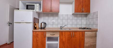 公寓 (A3) | 私人廚房 | 雪櫃、微波爐、爐具、電熱水壺