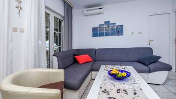 Apartment (A5) | Living room