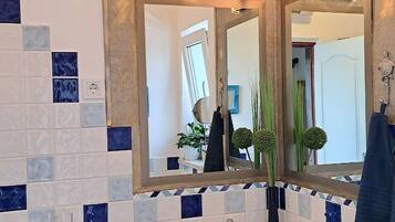 Apartemen (A1) | Kamar mandi | Shower