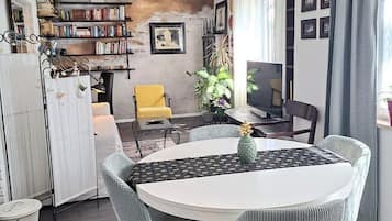 Apartment (A1) | Dining