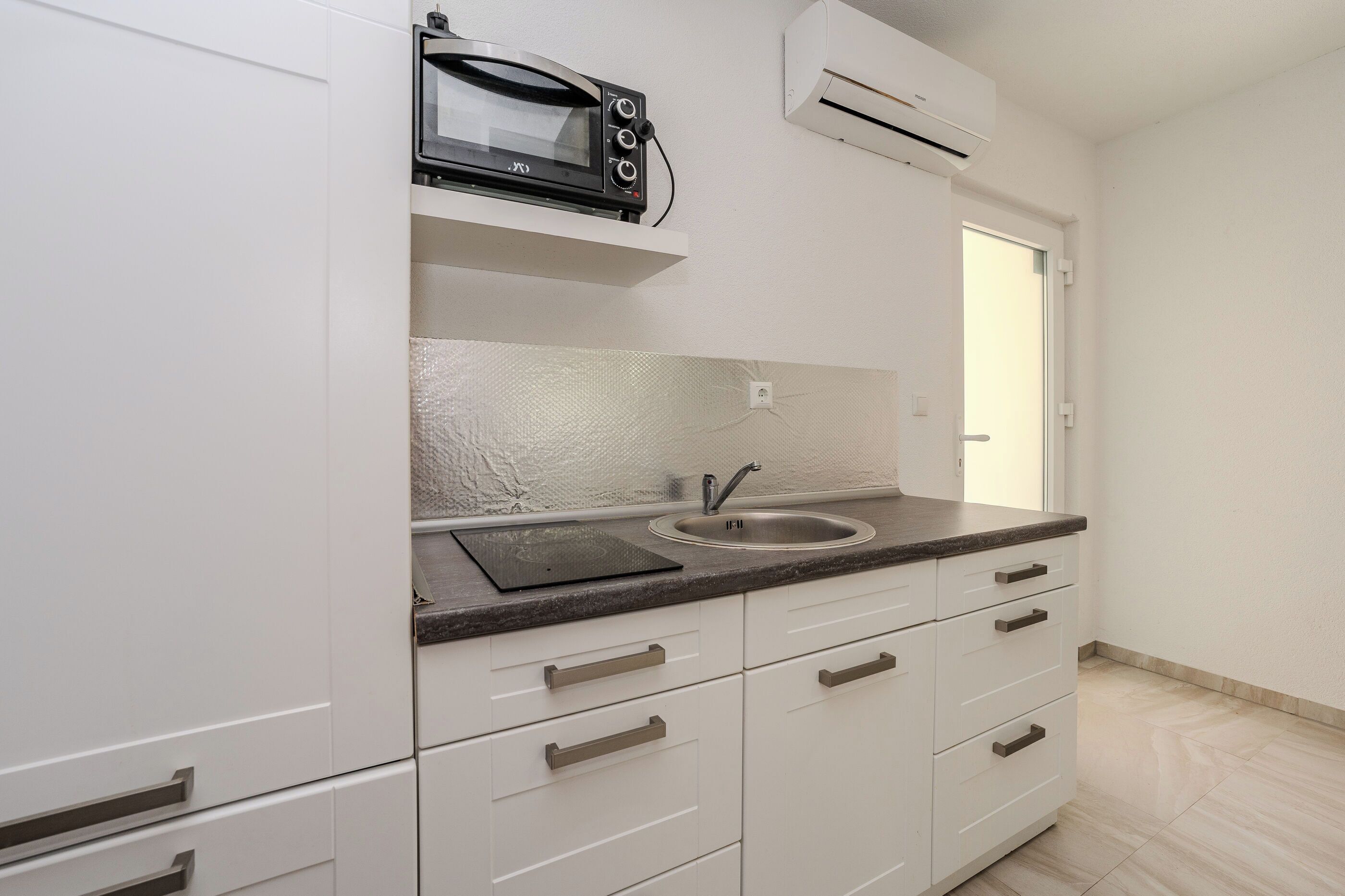 Apartment (A1) | Private kitchen | Electric kettle