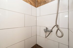 Zimmer (S3) | Badezimmer | Dusche