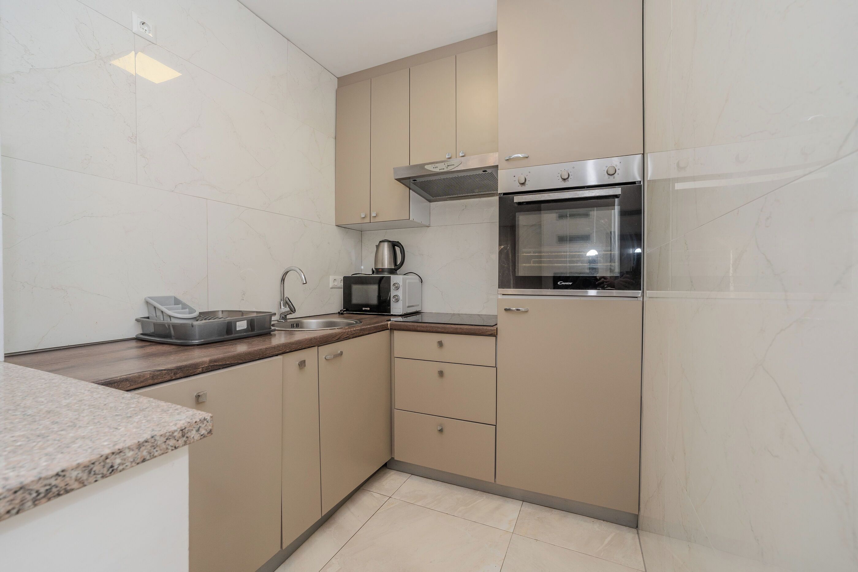 Apartment (A8) | Private kitchen | Electric kettle