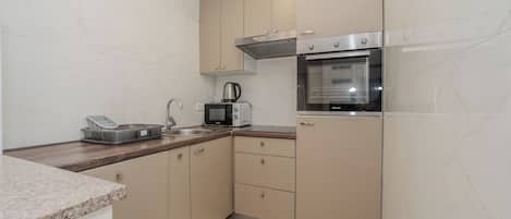 アパートメント (A8) | 専用キッチン | 電気ポット