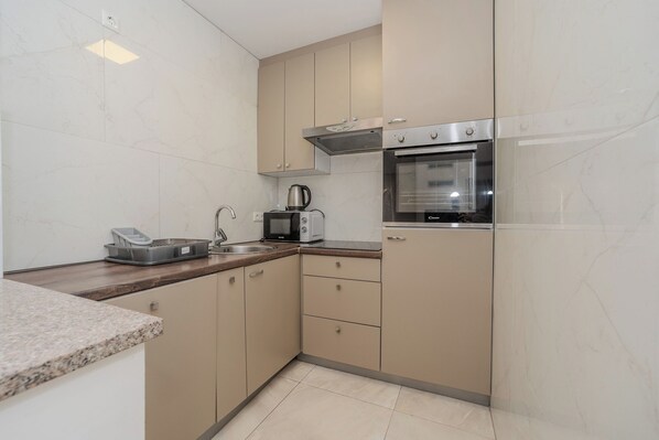 Apartment (A8) | Private kitchen | Electric kettle - Apartments and Rooms Stipanovi Dvori (Benkovac)