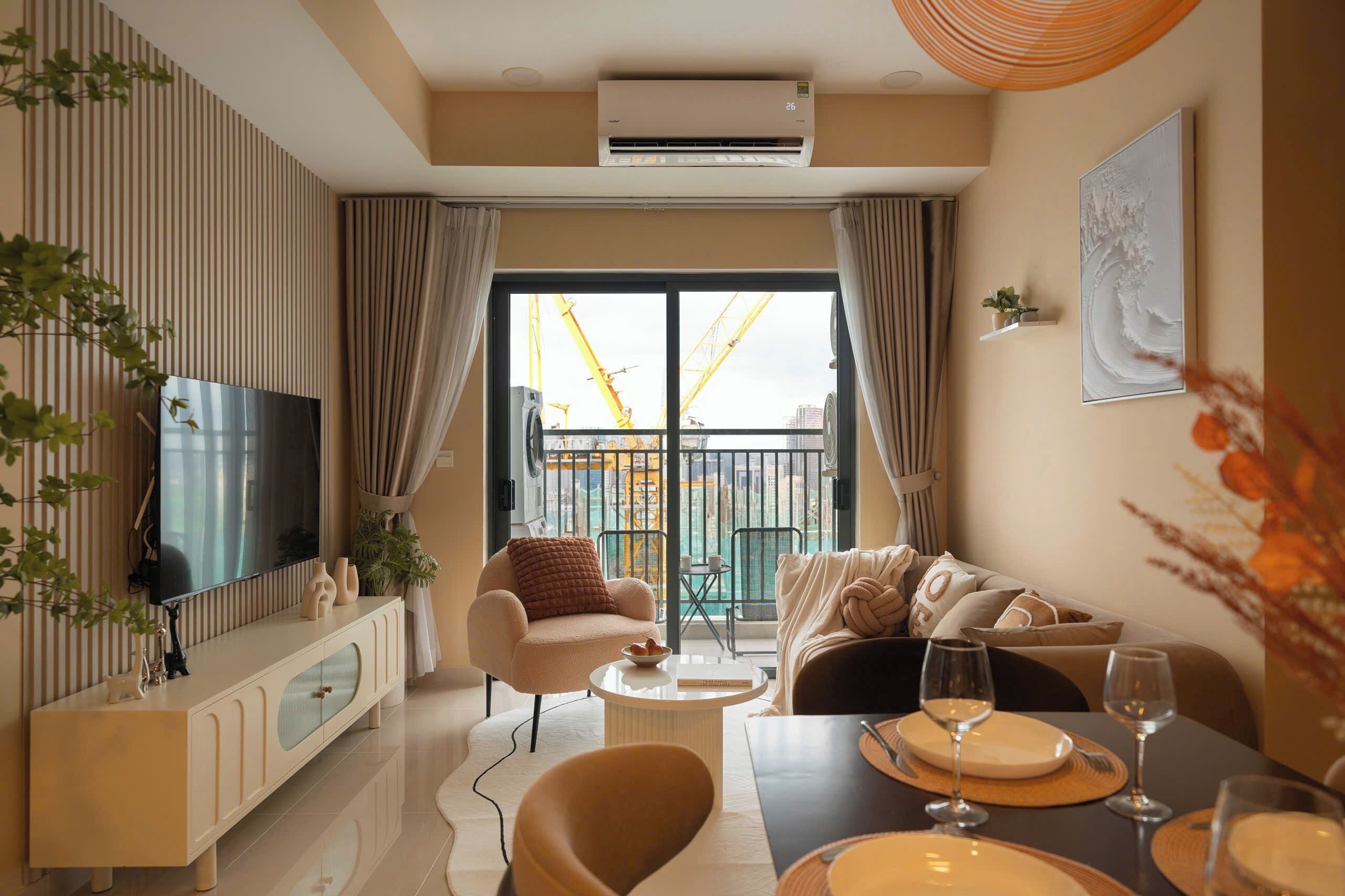 Luxury Apartment | Living area | Flat-screen TV