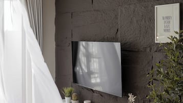 Deluxe Apartment, Balcony, City View | Room amenity