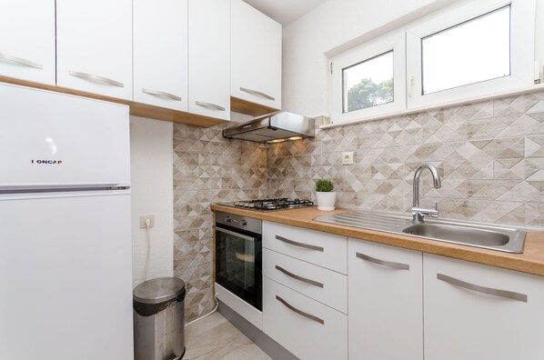 House | Private kitchen | Fridge, oven, stovetop, espresso maker - House Kelava (Stari Grad)