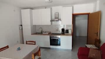 Refrigerador, horno, placa de cocina, lavavajillas