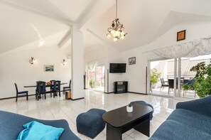 Apart Daire (A1) | Oturma odası