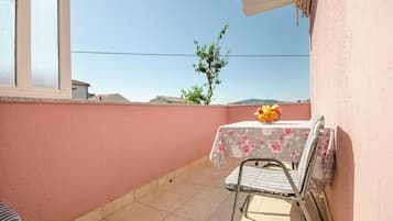 Apartment (A2) | Balkon