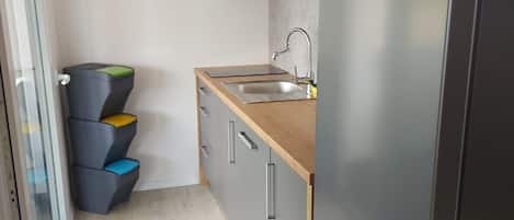 Ferienhaus | Eigene Küche | Kühlschrank, Mikrowelle, Ofen, Herdplatte