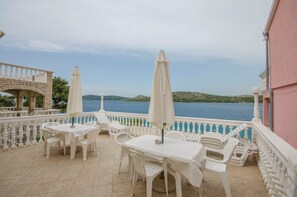 Terrace/patio - Apartment Seafront (Sibenik)