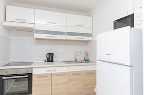 Apartment (A1) | Private kitchen - Apartment Seafront (Sibenik)
