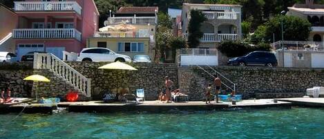 Kiến trúc tòa nhà