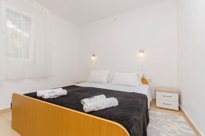 Apartment (A2) | Iron/ironing board, free WiFi - Apartment Seafront (Sibenik)