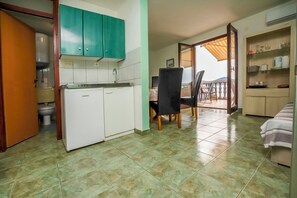 Apartment (A2) | Private kitchen - Apartments Marinero (Pakostane)