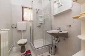 Apartment (A3) | Bathroom | Shower - Apartments Murter Jurjako (Murter-Kornati)