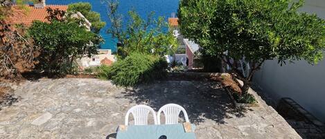 Quang cảnh mặt nước