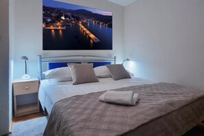 Iron/ironing board, free WiFi - House Zlatni Otok (Sibenik)