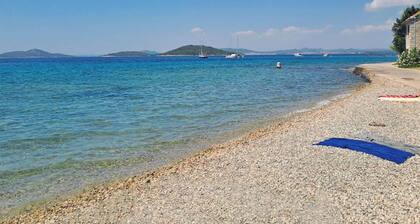 House Zlatni Otok