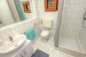 Studio (A1) | Bathroom - Apartment Mladen (Pakostane)