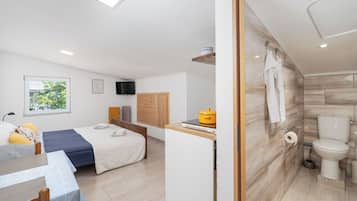 Studio (A1) | Bathroom | Shower
