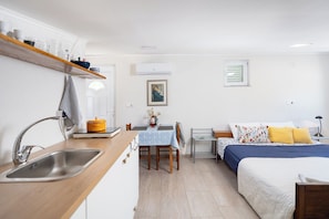 Studio (A1) | Interior - Apartment Tom (Starigrad)